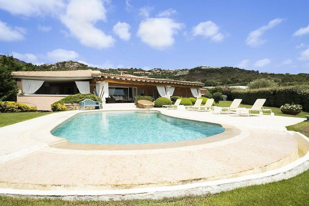 Villa in Abbiadori mit 7 Schlafzimmern 10 Schlafplätzen in Cala di Volpe, Arzachena