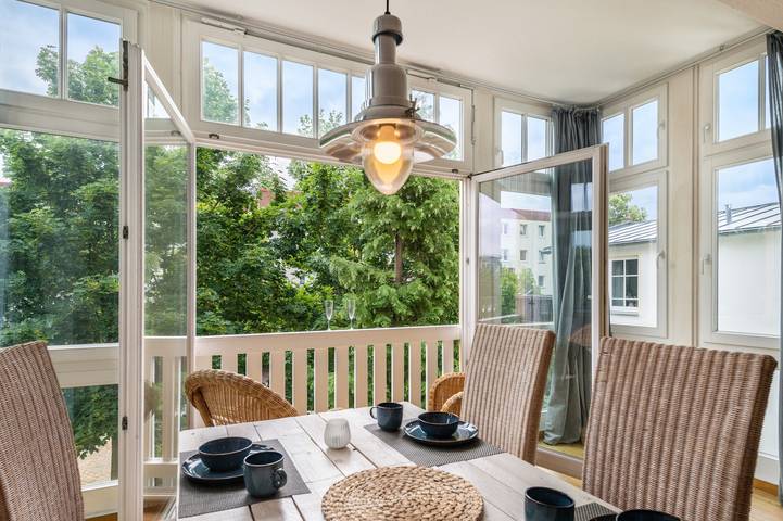 Appartement entier, Loft avec véranda à 300 m de la plage / Wi-Fi in Kühlungsborn, Mer Baltique (Mecklenburg)