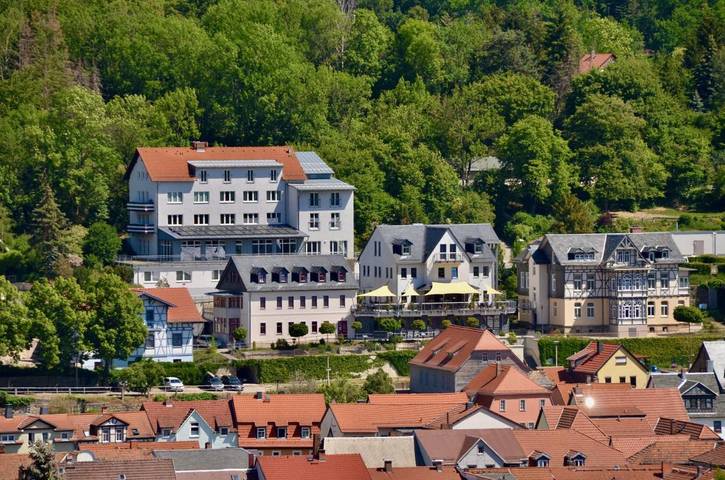 Hotel, mit Terrasse und Garten in Bad Blankenburg