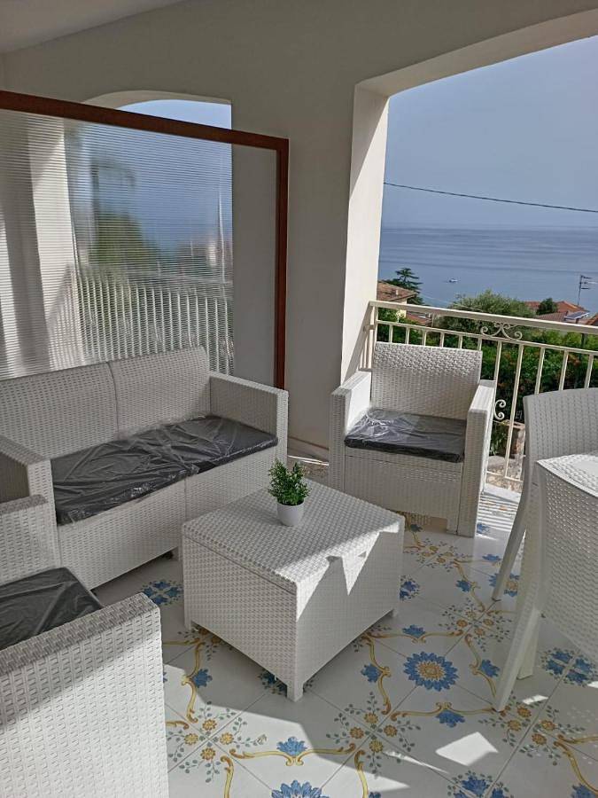 Ferienwohnung für 3 Personen, mit Balkon und Terrasse sowie Garten und Ausblick