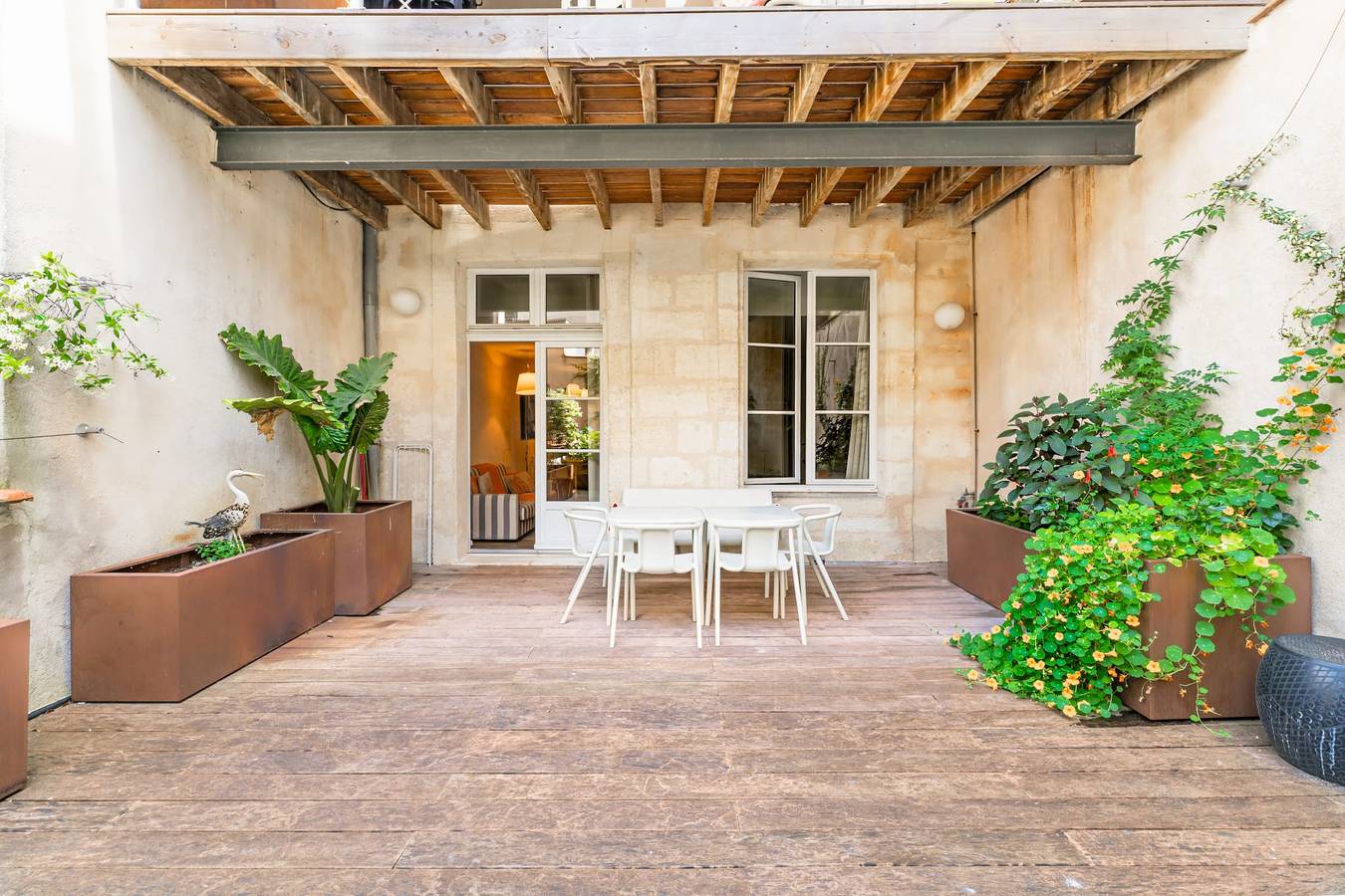 Entire apartment, Superb flat with 2 bedrooms and a huge terrace in Bordeaux, Bordeaux region