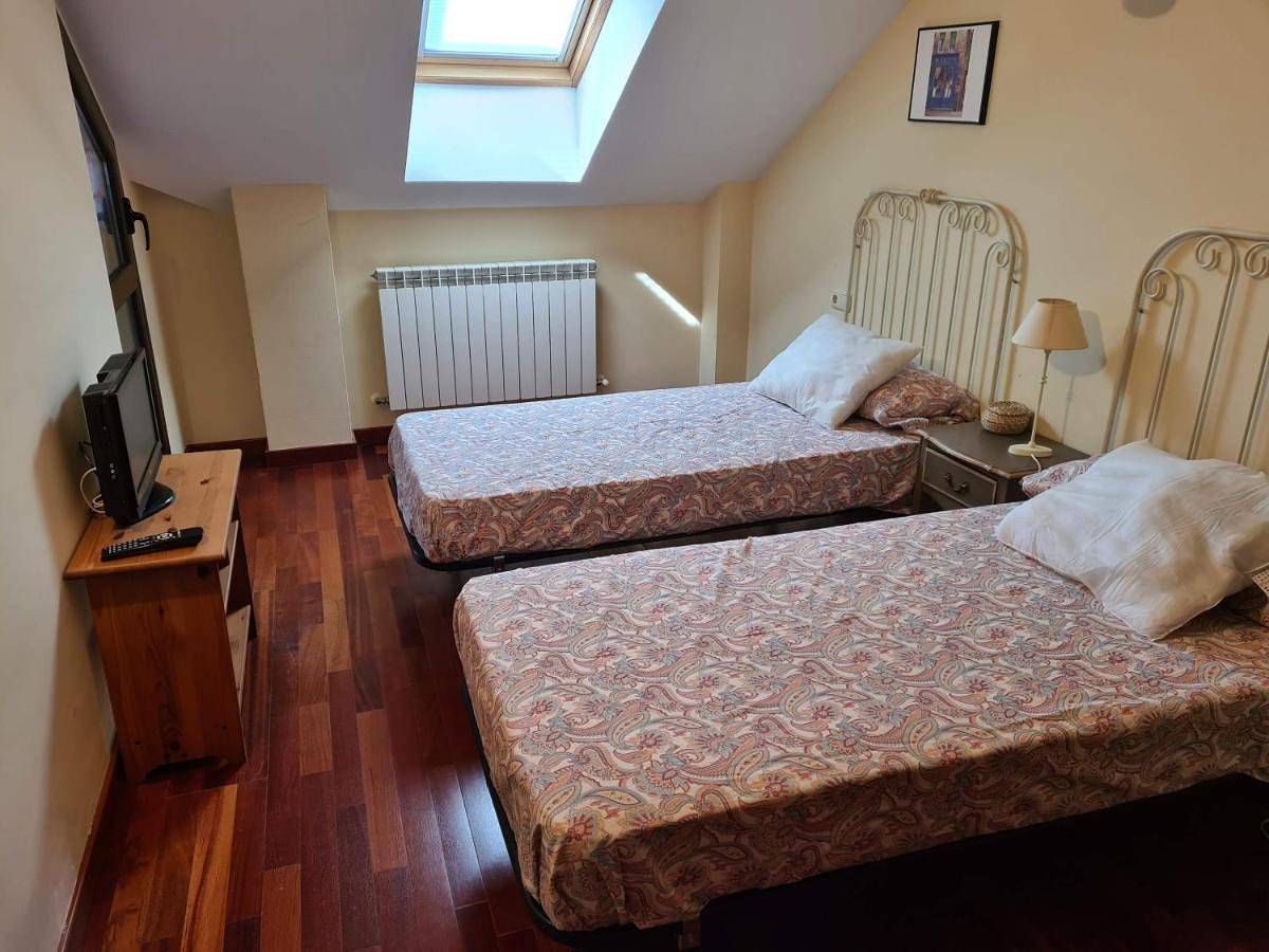 Apartamento entero, Three-Bedroom Apartment in Boltaña, Pirineo Aragonés