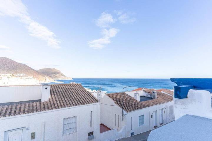 Apartamento para 3 personas, con terraza y piscina además de vistas y jardín, Se admiten mascotas en San José (Almería)