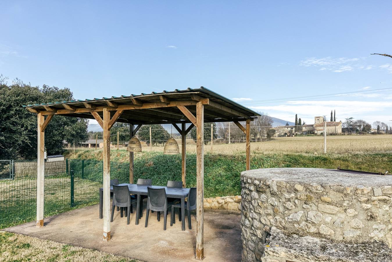 Casa di campagna 'Cal Tort' con vista sulle montagne, piscina privata e Wi-Fi in Maià de Montcal, Garrotxa