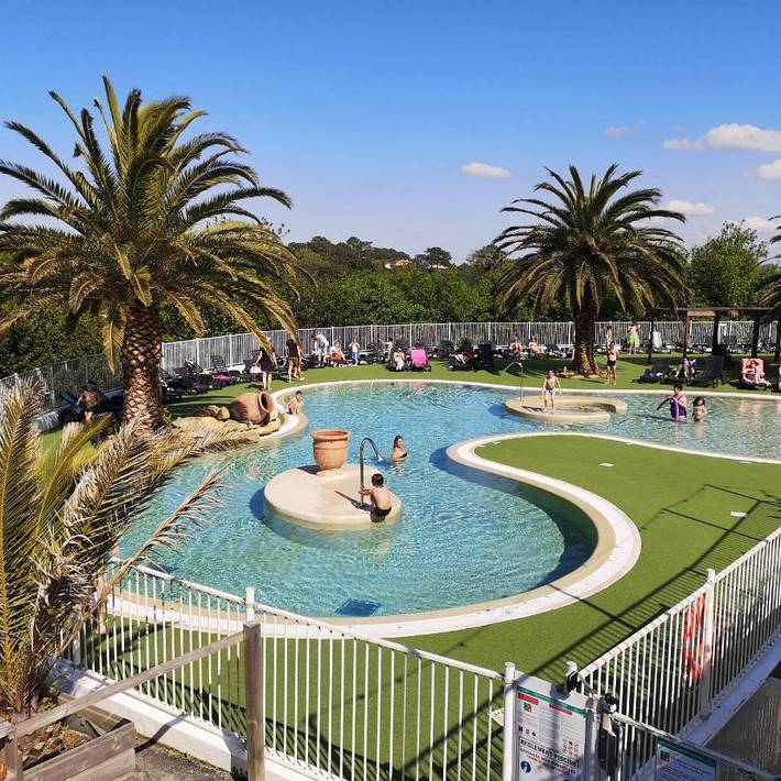 Camping pour 6 personnes, avec piscine ainsi que vue et terrasse à Bidart - 2