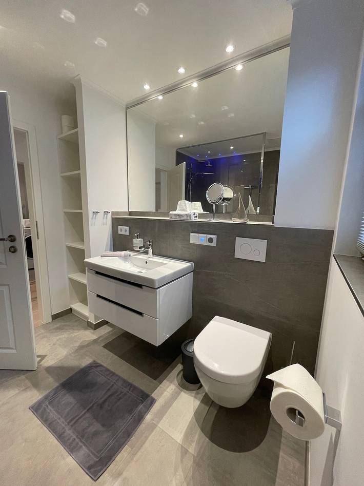 Appartement entier, Appartement 'Kleine Mügge' avec terrasse privée, jardin privé et Wi-Fi in Strand Zingst, Zingst