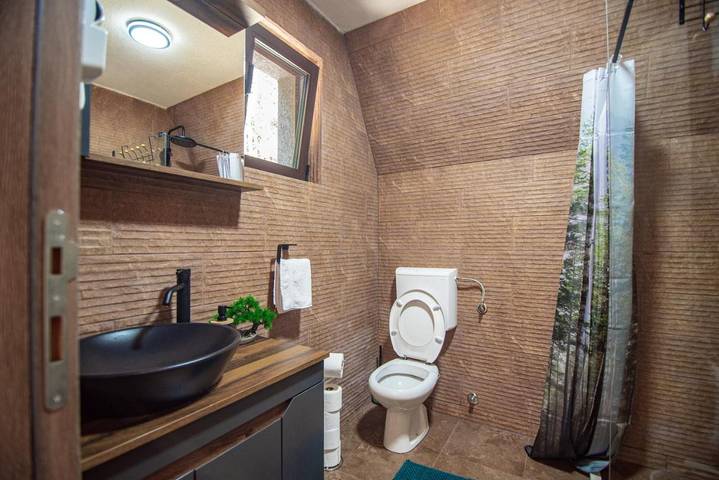 Chalet für 4 Personen, mit Sauna und Garten sowie Ausblick in Montenegro - 2