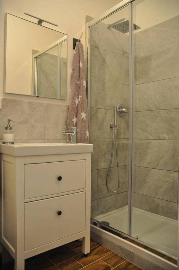 Camera e Bagno Privato a 3 minuti dalla Stazione in Bologne, Province de Bologne