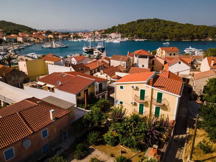 Ganze Ferienwohnung, Ferienwohnung nur 35 m bis zur Adria in Kukljica, Insel Ugljan