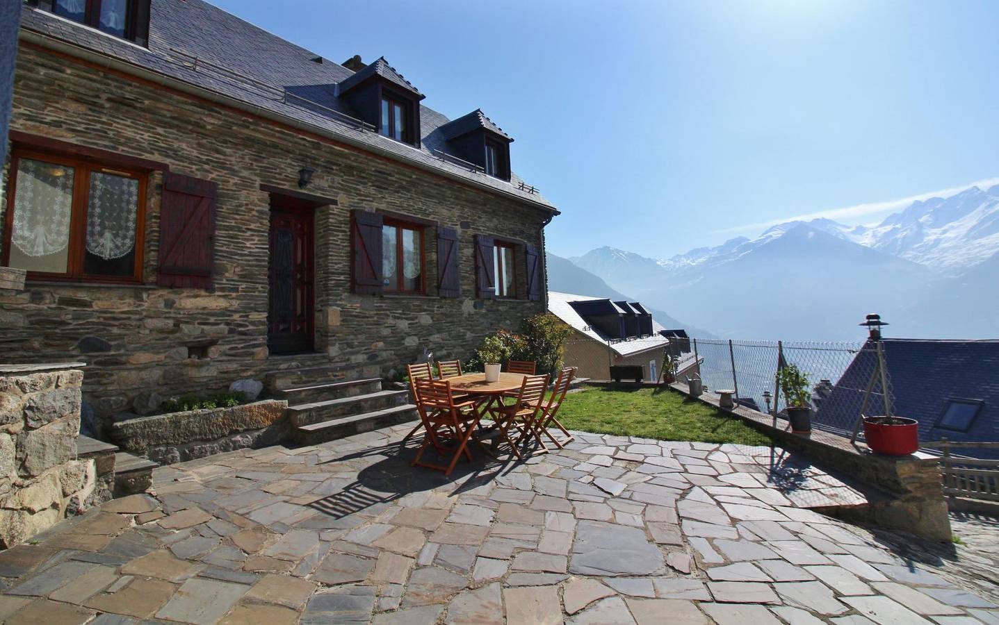 Casa de huéspedes para 6 personas con terraza in Grust, Parque nacional de los Pirineos