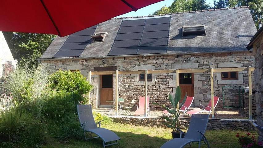 Location de vacances pour 5 personnes, avec Terrasse et Jardin à Tréduder