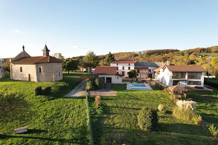 Gîte pour 2 personnes, avec terrasse et piscine à Gillonnay - 4