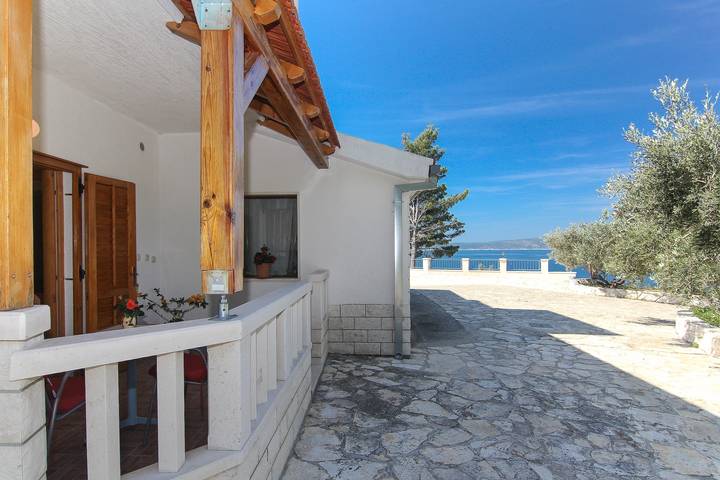 Ferienwohnung für 2 Personen, mit Balkon/Terrasse und Pool in Baska Voda