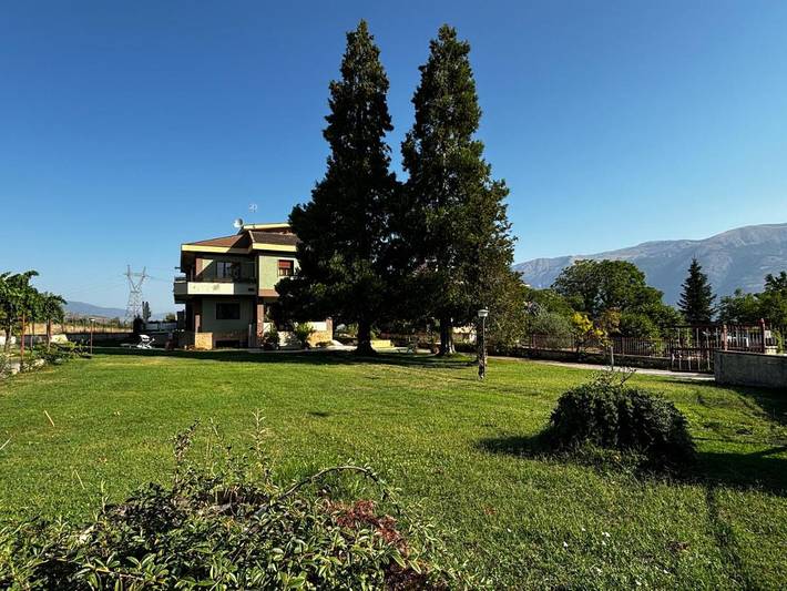 Gîte pour 6 personnes, avec vue et jardin, adapté aux familles à Introdacqua - 2