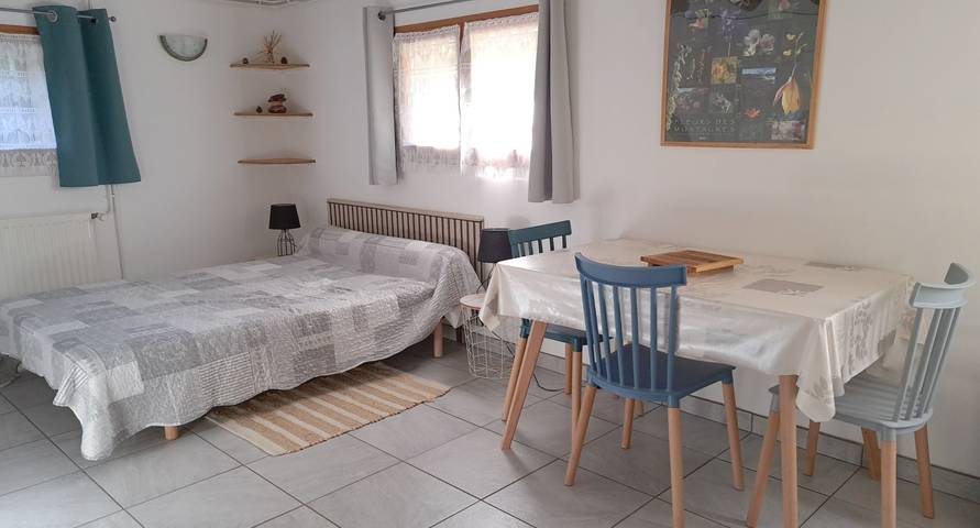 Gîte pour 2 personnes, avec jardin dans le Puy-de-Dôme - 4