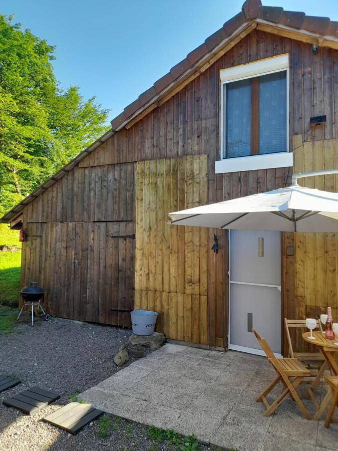 Gîte cosy avec Jacuzzi Etang babyfoot et rivière in Belonchamp, Haute-Saône