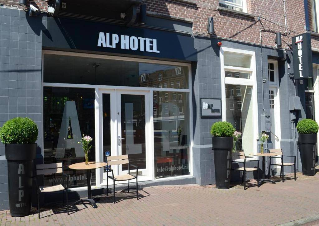 Alp Hotel in Amsterdam Oud-West, Nederlandse kust