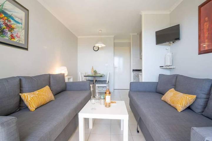 Gîte pour 4 personnes, avec terrasse ainsi que piscine et jardin dans Golf De Cap Esterel - 4
