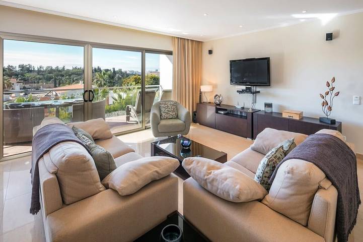 Vakantieappartement voor 6 personen, with whirlpool and balkon as well as zwembad in Ferragudo