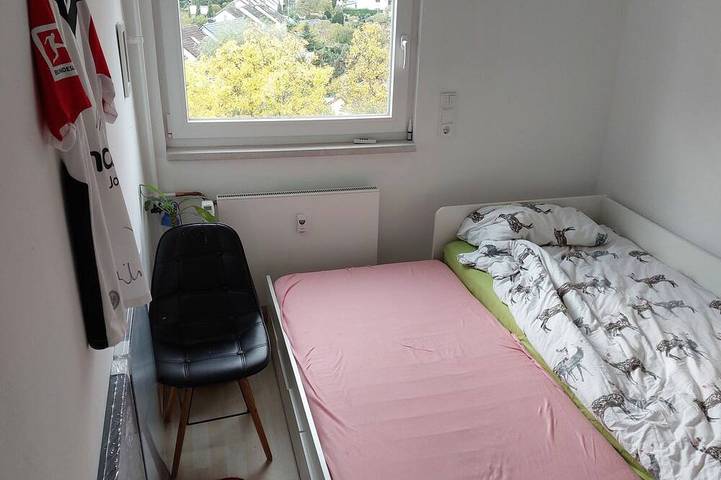 Entire apartment, Nice 4 room apartment, 5th floor - great view, balcony, near Frankfurt, 5 pers. in Dreieich, Landkreis Offenbach