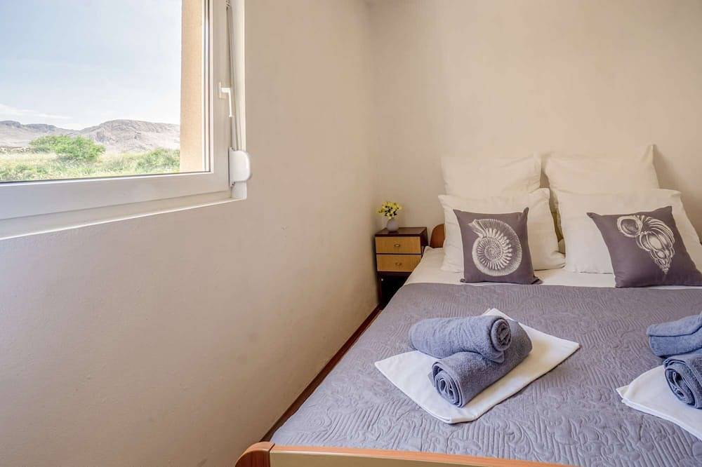 Ganze Wohnung, Apartment with private balkony and seaview in Metajna, Pag