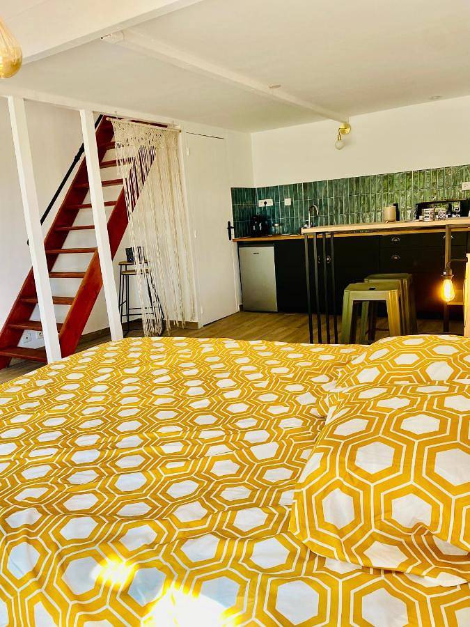 Gîte pour 3 personnes, avec terrasse et vue à Villevieille - 2