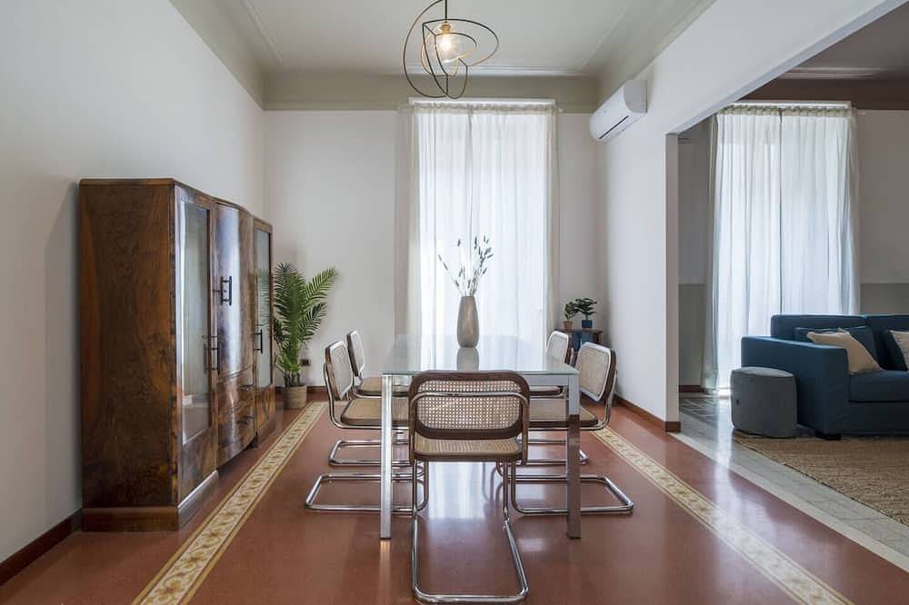 Entire apartment, Easylife - Luxury and comfort: flat in P.Romana in Milan, Milan Province