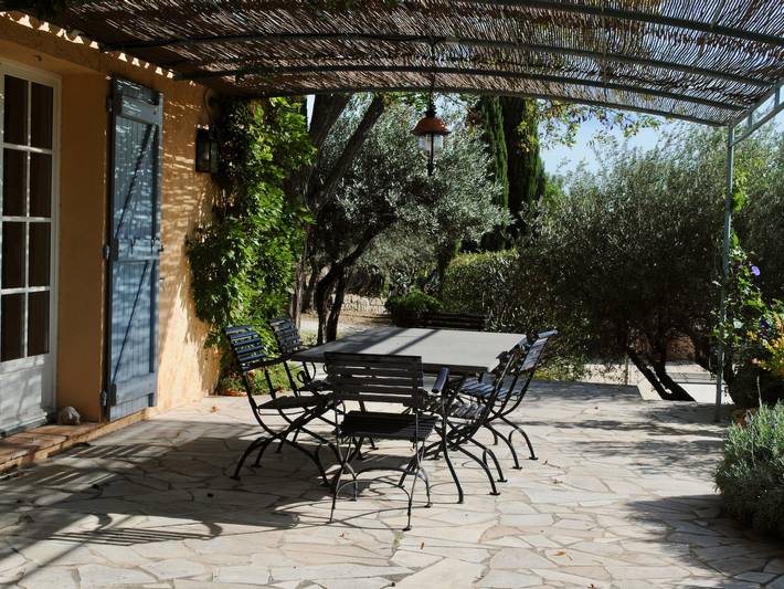 Location de vacances pour 6 personnes, avec piscine ainsi que terrasse et jardin à Cotignac - 4
