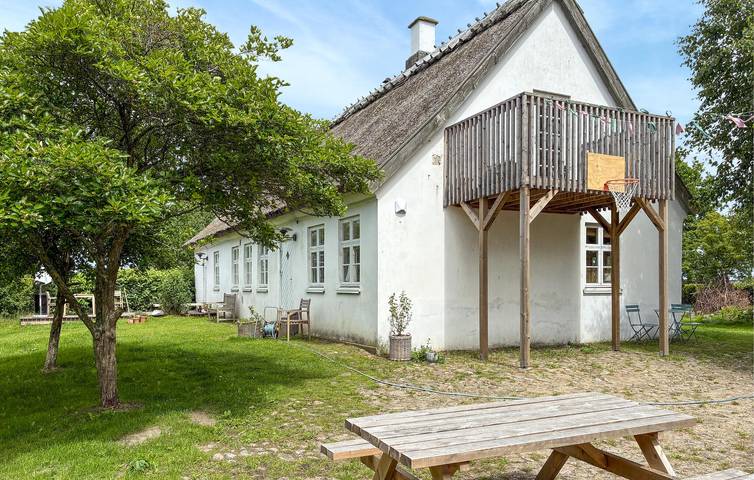 Ferienhaus für 8 Personen mit Terrasse in Hundested, Hovedstaden