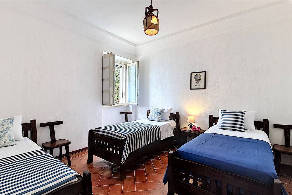 Breathtaking whirlpool villa&office w/ sea access in Castro (Lecce), Lecce Province