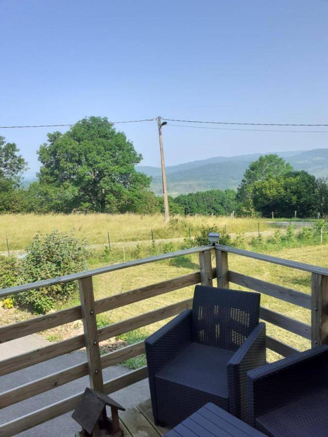 Maison de campagne pour 4 personnes, avec terrasse et vue, animaux acceptés à Cornod