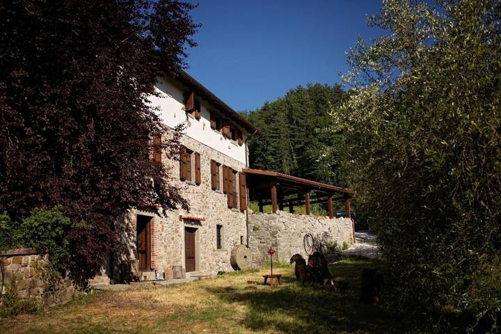 Villa per 12 persone, con giardino e piscina nonché panorama, con animali domestici in Garfagnana