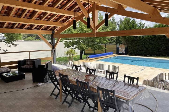 Maison de vacances pour 8 personnes, avec jardin ainsi que terrasse et jacuzzi à Arès