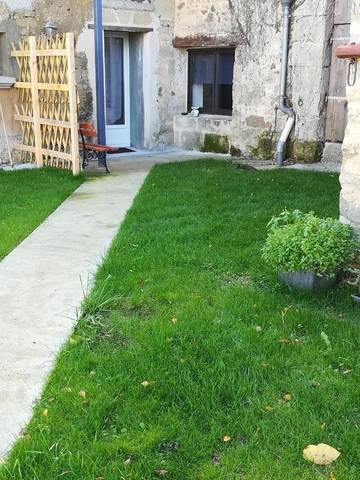 Gîte pour 2 personnes, avec piscine ainsi que jardin et terrasse à Saint-Georges-sur-Layon