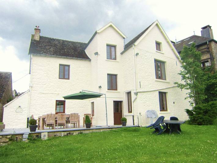 Location de vacances pour 8 personnes, avec jardin, animaux acceptés à Doische