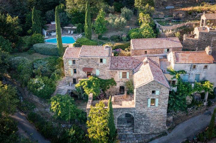 Gîte pour 2 personnes, avec jardin ainsi que piscine et vue, animaux acceptés à Mons (Béziers)