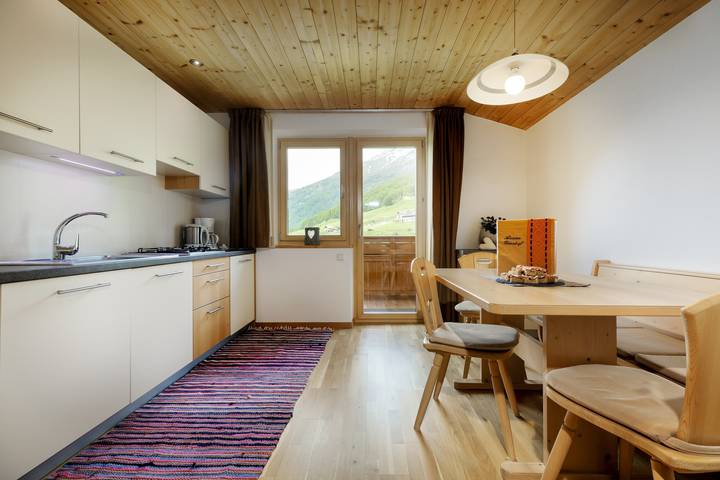 Hel lejlighed, Apartment 'Ausserglieshof Wohnung Weißkugel' with Mountain View, Shared Garden and Wi-Fi in Mals, Saldurkamm