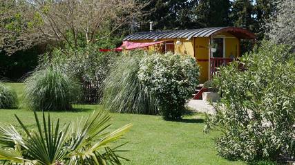 Gîte pour 3 personnes, avec jacuzzi et piscine ainsi que jardin et terrasse dans les Bouches-du-Rhône