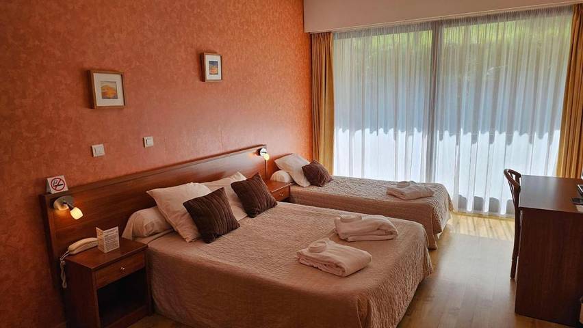 Hôtel pour 2 personnes, avec terrasse, animaux acceptés à Chaudes-Aigues - 4