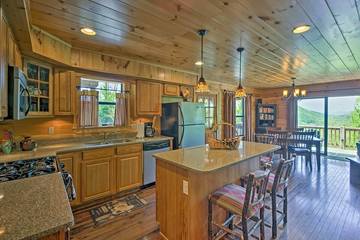 Log Cabin for 4 Guests in Fontana Lake, Swain County, Picture 2