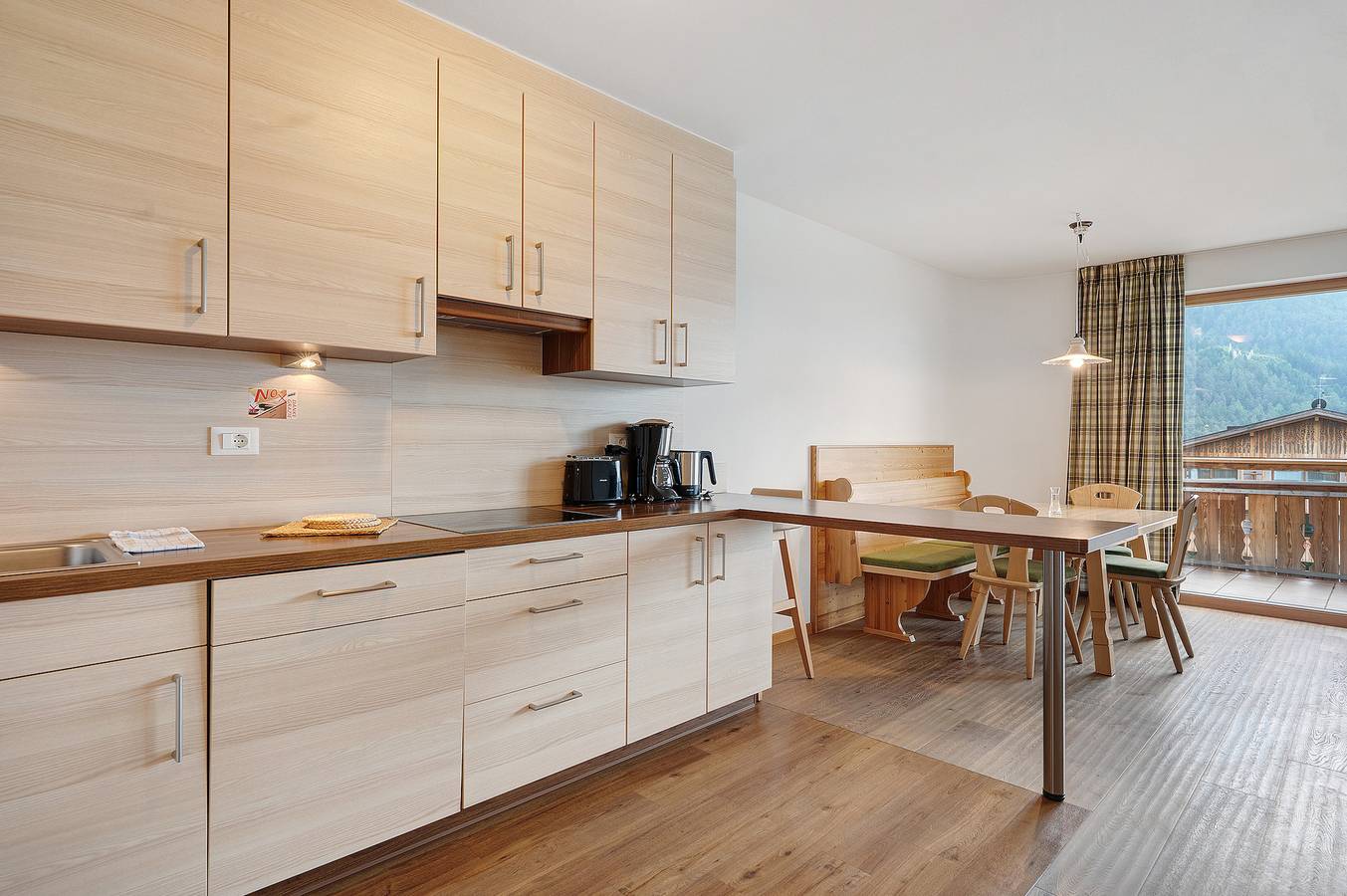 Entire apartment, Apartment 'Residence Nussbaumer Apt A' with Mountain View, Shared Pool and Wi-Fi in Seis am Schlern, Kastelruth
