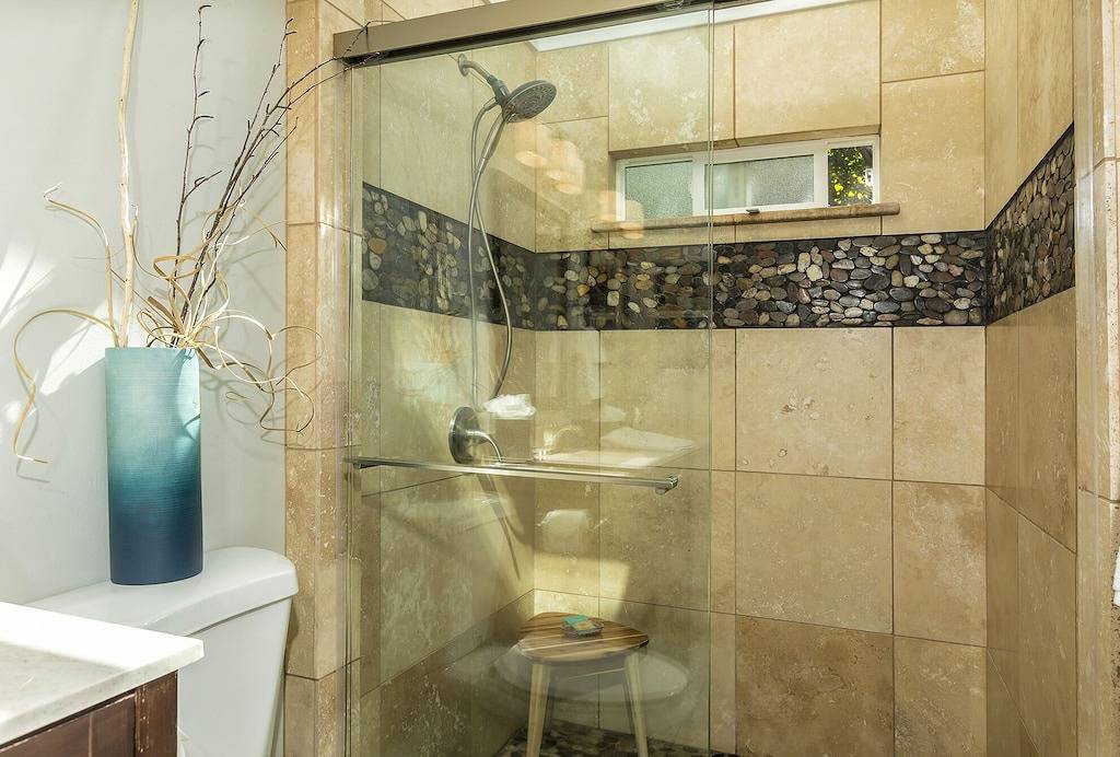 Privathaus, Pool, Strand zu Fuß, Designer Remodel - Cloud 9 Beach House in Keawakapu, Wailea-Makena