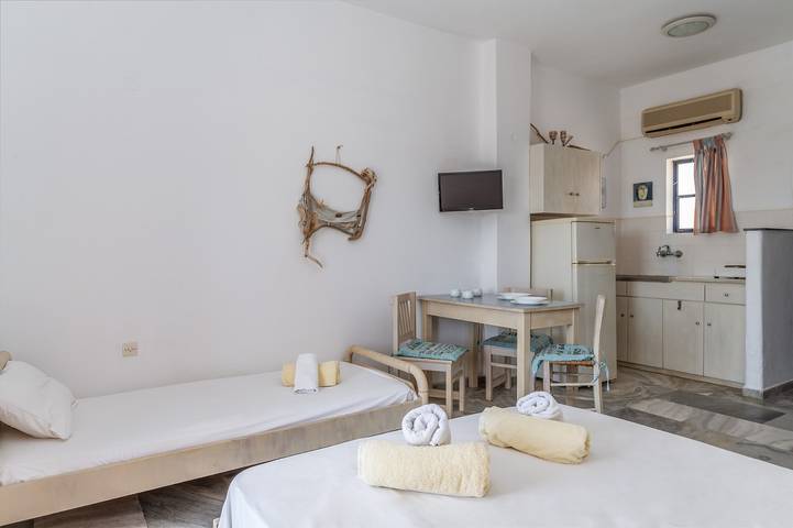 Ferienhaus '1b Kypri Seaview Perasma Studio' mit Meerblick, Wlan und Klimaanlage in Andros