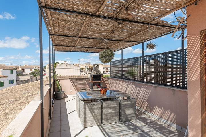Entire apartment, Can Joan (Maria) - Magnificent townhouse with pool and free WiFi in Maria de la Salut, Majorca Center