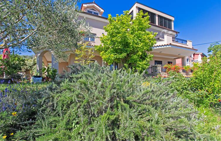 Ferienwohnung für 4 Personen, mit Terrasse und Garten sowie Pool, mit Haustier - 1