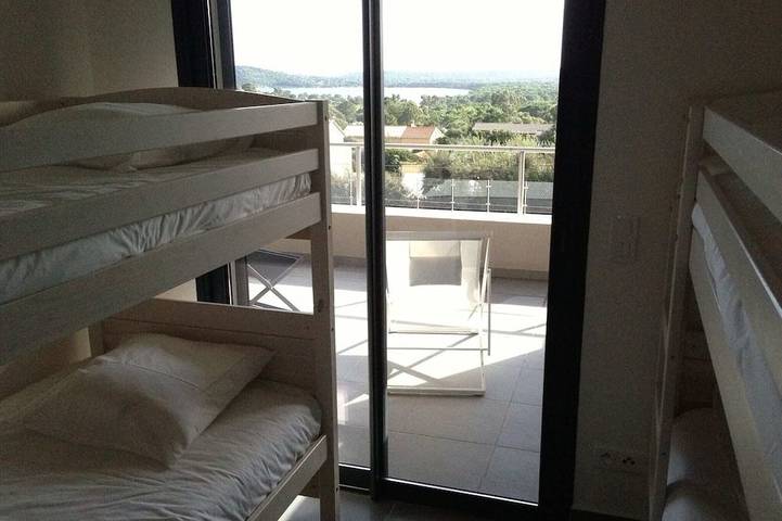 Casa de 4 a 800 m de playa, piscina climatizada, jacuzzi, sauna, baño de vapor, gimnasio. in Sainte-Lucie de Porto-Vecchio, Zonza