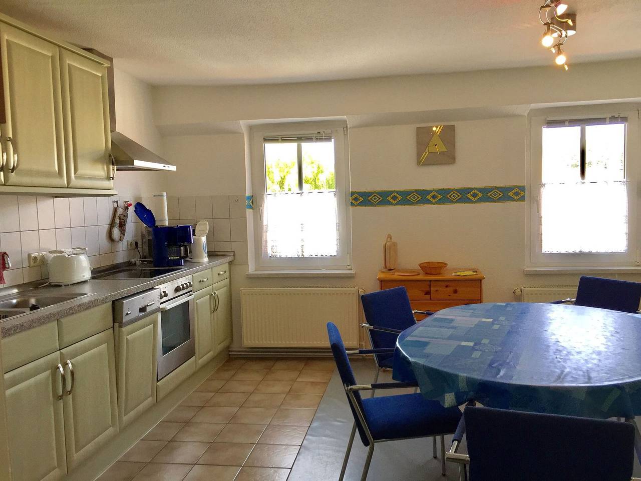 Ganze Ferienwohnung, Großzügige Wohnung, 50 m bis zur idyllischen Seepromenade - Seenähe in Krakow am See, Mecklenburgische Seenplatte