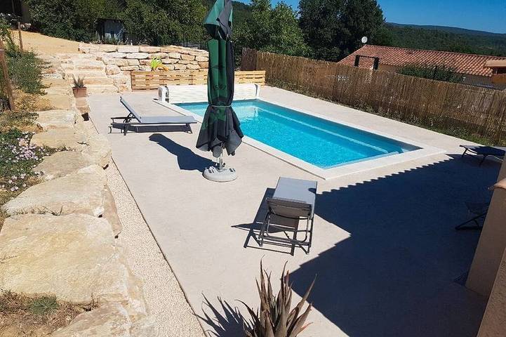Gîte pour 4 personnes, avec terrasse et piscine à Saint-Christol-de-Rodières