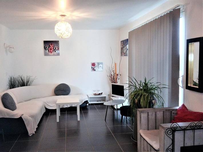 Location de vacances pour 2 personnes, avec vue et jardin à Anglade