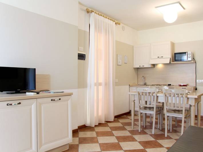 Ferienwohnung für 4 Personen, mit Sauna und Kinderpool sowie Balkon und Garten in Castelnuovo del Garda - 2